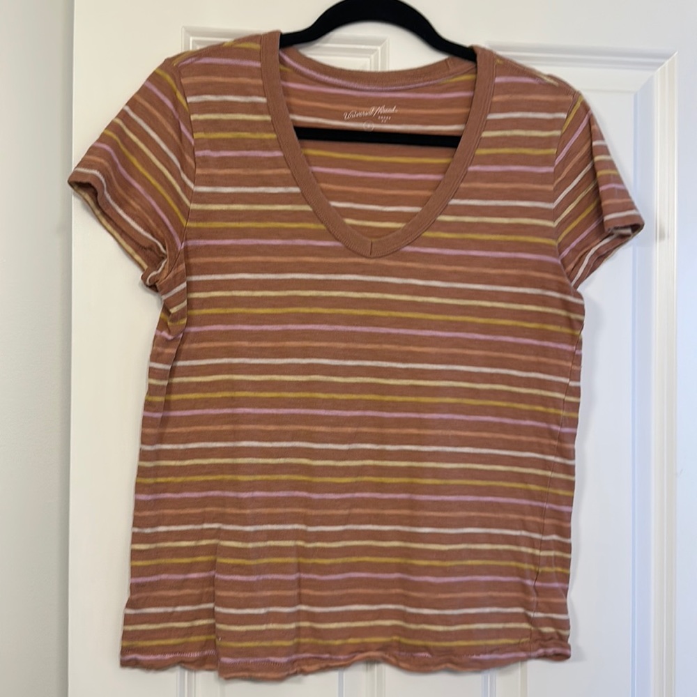 Universal threads v neck t shirt